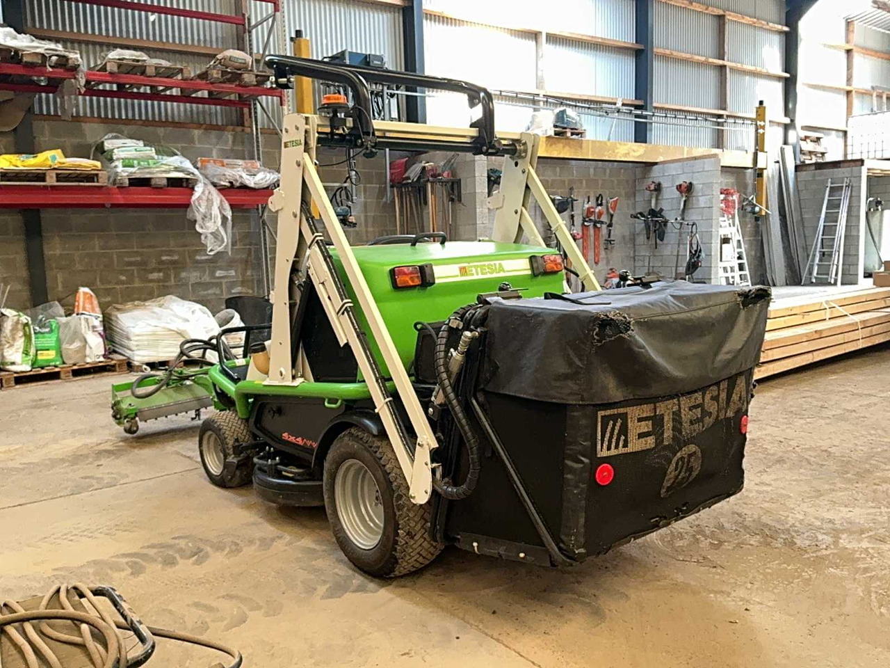 Etesia 124 DX 4X4 - Rasenmäher: das Bild 3 Etesia 124 DX 4X4 - Rasenmäher: das Bild 3