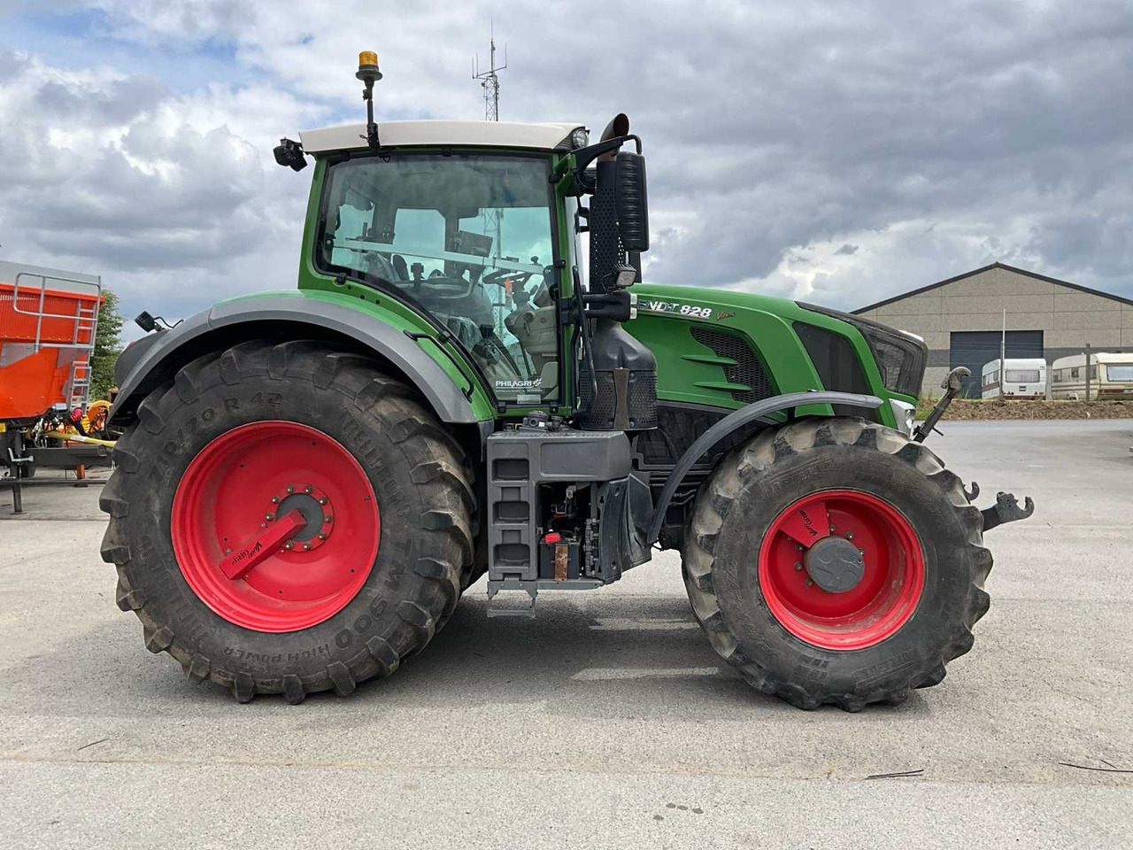 FENDT 828 S4 - Traktor: das Bild 2 FENDT 828 S4 - Traktor: das Bild 2