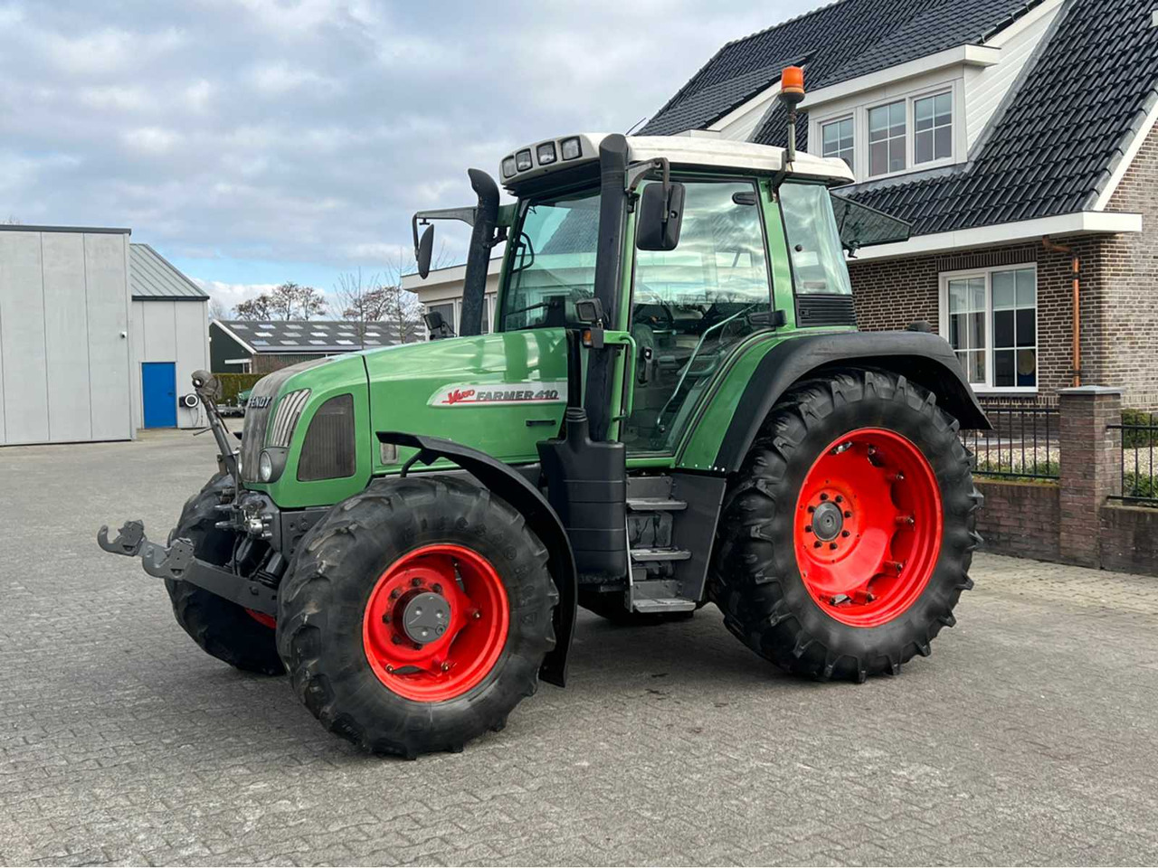 Fendt Farmer 410 - Traktor: das Bild 1 Fendt Farmer 410 - Traktor: das Bild 1