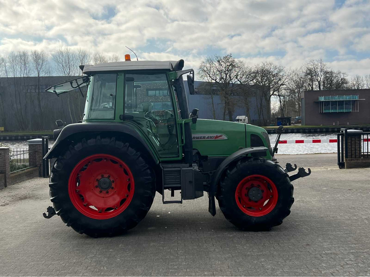 Fendt Farmer 410 - Traktor: das Bild 4 Fendt Farmer 410 - Traktor: das Bild 4