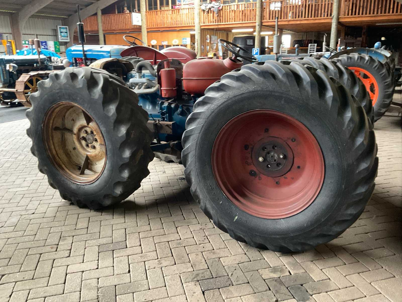 Fordson Major County Super 4 - Traktor: das Bild 3 Fordson Major County Super 4 - Traktor: das Bild 3