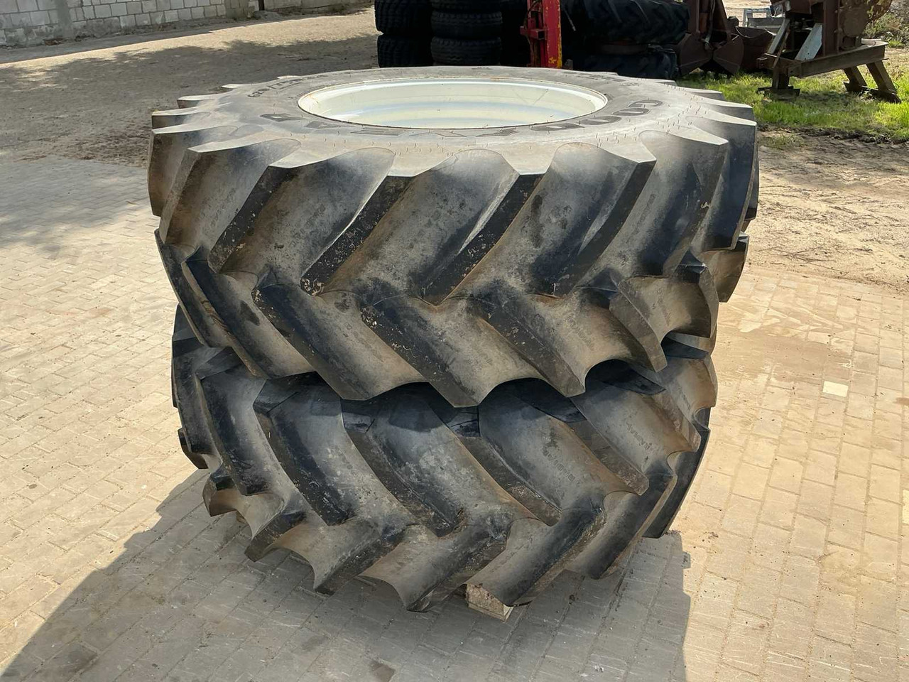 Goodyear DT820 - Felgen und Reifen für Traktor: das Bild 3 Goodyear DT820 - Felgen und Reifen für Traktor: das Bild 3