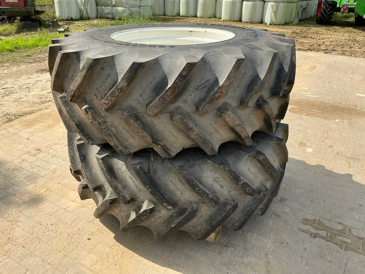 Goodyear DT820 - Felgen und Reifen für Traktor: das Bild 2 Goodyear DT820 - Felgen und Reifen für Traktor: das Bild 2