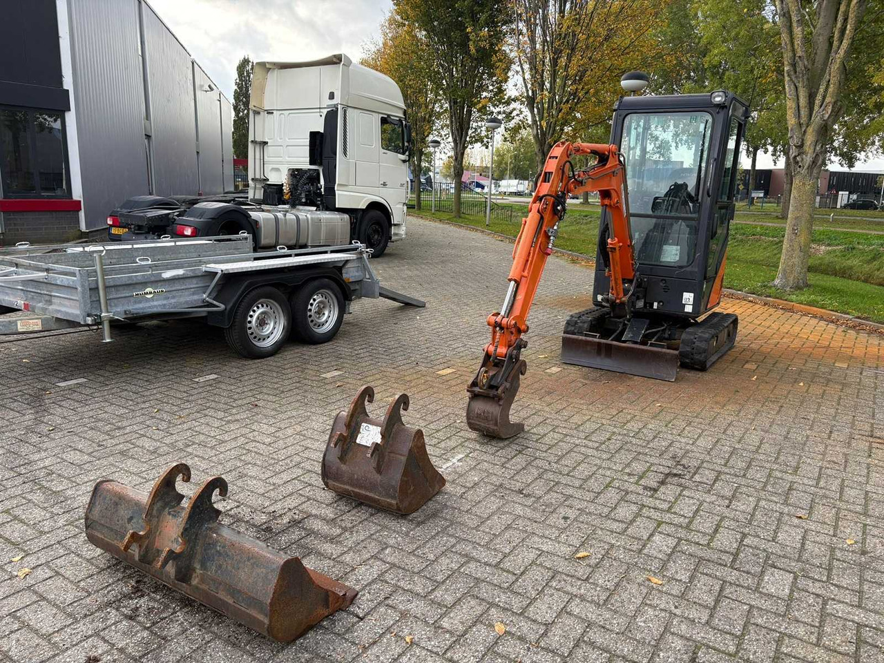 HITACHI - ZX17U-2 - MINI EXCAVATOR INCL. ADHERENT - Minibagger: das Bild 5 HITACHI - ZX17U-2 - MINI EXCAVATOR INCL. ADHERENT - Minibagger: das Bild 5