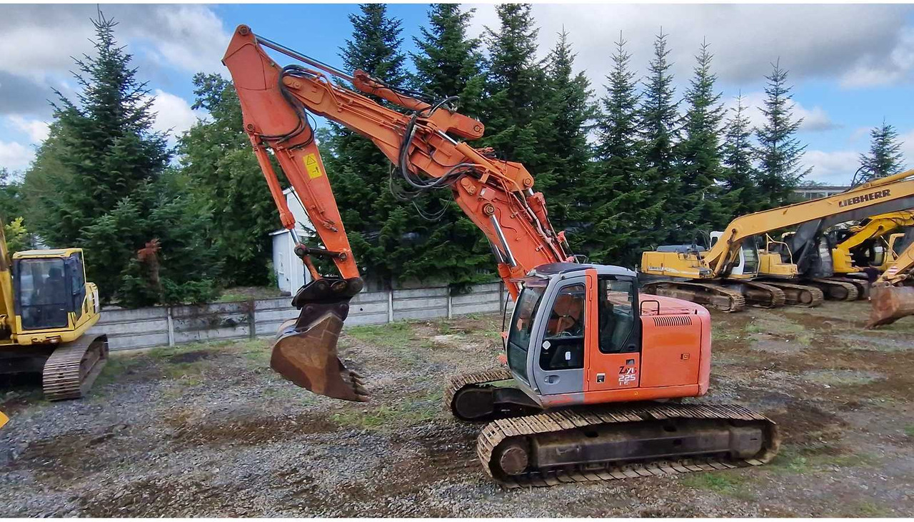 HITACHI ZX225USLC - Kettenbagger: das Bild 5 HITACHI ZX225USLC - Kettenbagger: das Bild 5