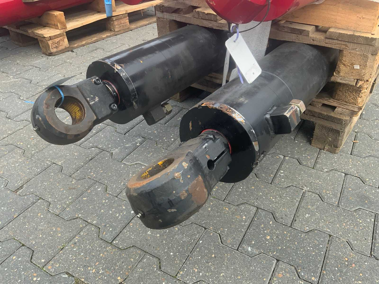 Hydraulic cylinder (2x) - Düngetechnik: das Bild 1 Hydraulic cylinder (2x) - Düngetechnik: das Bild 1