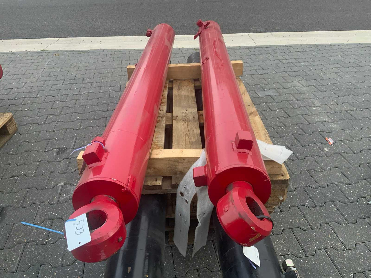 Hydraulic cylinder (2x) - Düngetechnik: das Bild 1 Hydraulic cylinder (2x) - Düngetechnik: das Bild 1