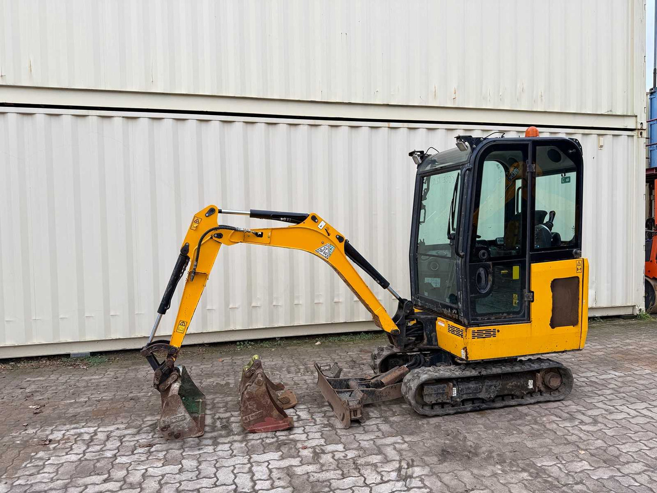 JCB - 16C-1 - 2022 - MINI EXCAVATOR - 3 X BUCKET - Minibagger: das Bild 1 JCB - 16C-1 - 2022 - MINI EXCAVATOR - 3 X BUCKET - Minibagger: das Bild 1