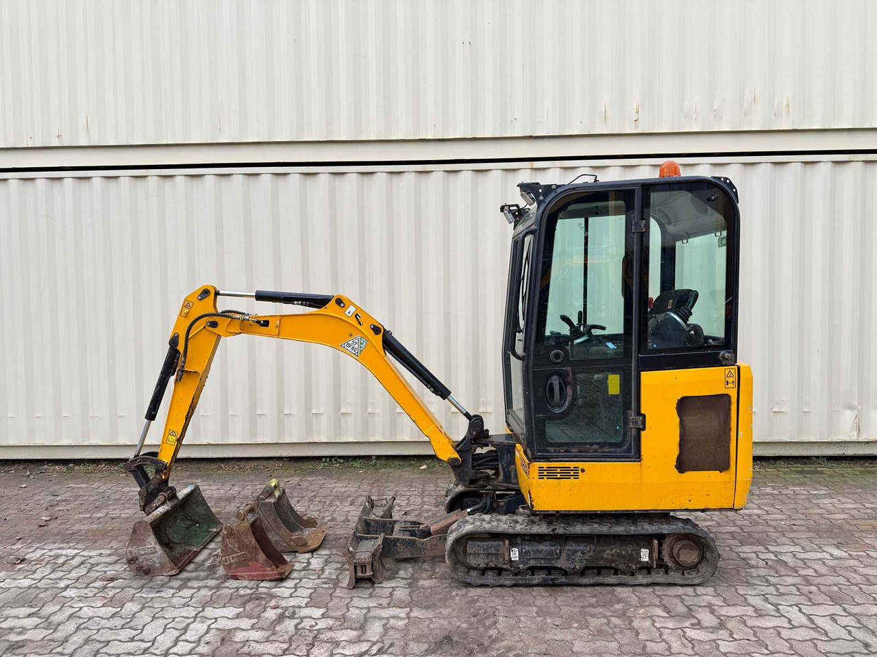 JCB - 16C-1 - 2022 - MINI EXCAVATOR - 3 X BUCKET - Minibagger: das Bild 2 JCB - 16C-1 - 2022 - MINI EXCAVATOR - 3 X BUCKET - Minibagger: das Bild 2