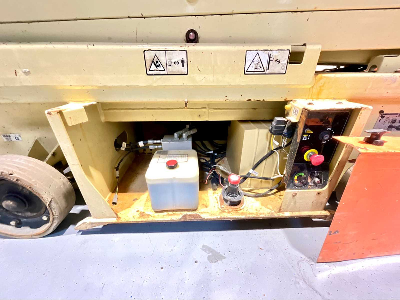 JLG -6RS - AERIAL PLATFORM, 2015, WORKING HEIGHT 7.8 METERS, 279 HOURS, SCISSOR LIFT EXTENDABLE - Arbeitsbühne: das Bild 5 JLG -6RS - AERIAL PLATFORM, 2015, WORKING HEIGHT 7.8 METERS, 279 HOURS, SCISSOR LIFT EXTENDABLE - Arbeitsbühne: das Bild 5