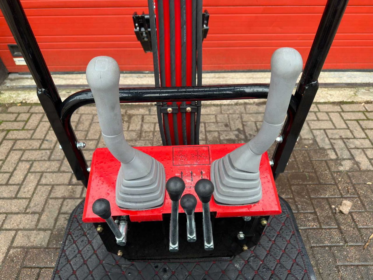 JPC HT12 - Minibagger: das Bild 5 JPC HT12 - Minibagger: das Bild 5