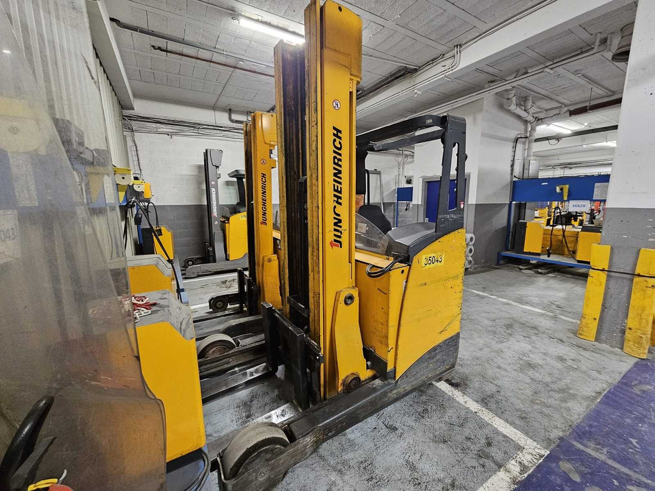 JUNGHEINRICH - 2007 - ETV 325 - FORKLIFT - Gabelstapler: das Bild 2 JUNGHEINRICH - 2007 - ETV 325 - FORKLIFT - Gabelstapler: das Bild 2