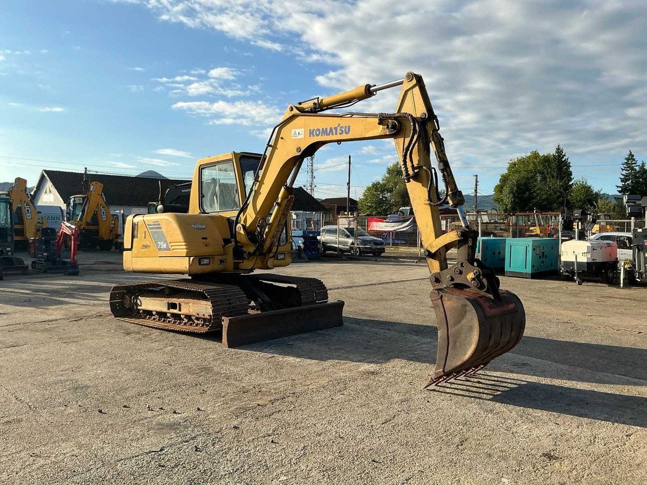 KOMATSU - PC 75R - MIDI-EXCAVATOR - 2004 - Bagger: das Bild 1 KOMATSU - PC 75R - MIDI-EXCAVATOR - 2004 - Bagger: das Bild 1