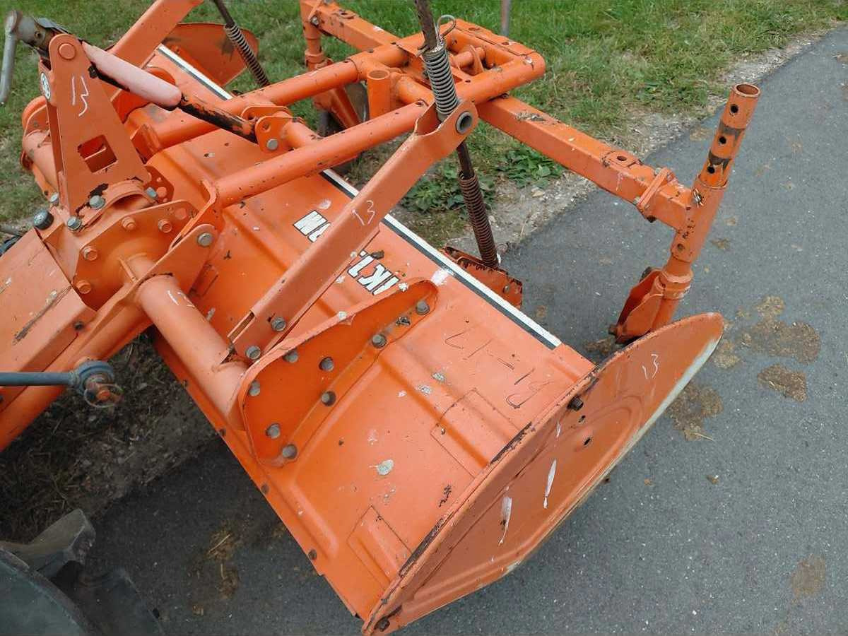Kleintraktor Kubota B17: das Bild 16