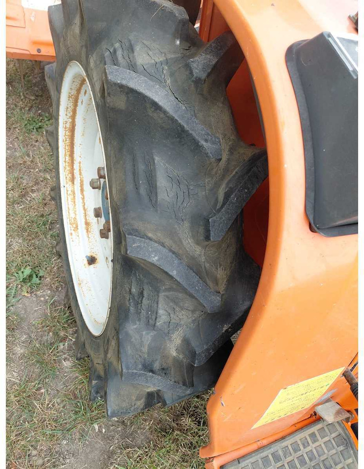 Kleintraktor Kubota B17: das Bild 12