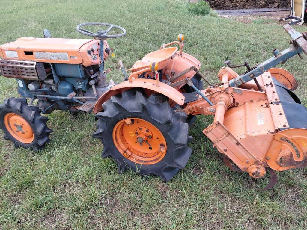 Kubota B7000 - Traktor: das Bild 2 Kubota B7000 - Traktor: das Bild 2
