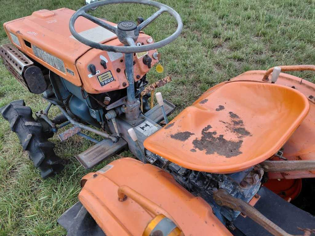 Kubota B7000 - Traktor: das Bild 5 Kubota B7000 - Traktor: das Bild 5