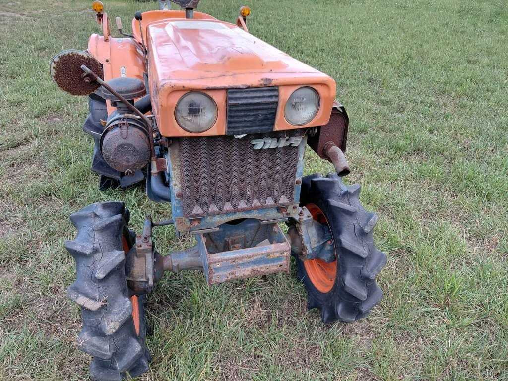 Kubota B7000 - Traktor: das Bild 3 Kubota B7000 - Traktor: das Bild 3