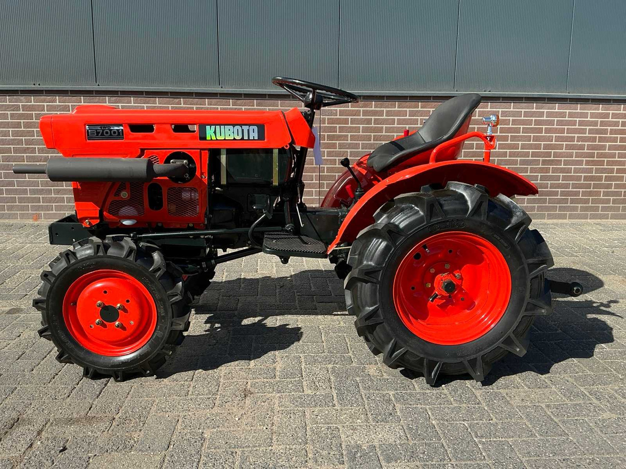 Kubota B7001 - Kleintraktor: das Bild 3 Kubota B7001 - Kleintraktor: das Bild 3