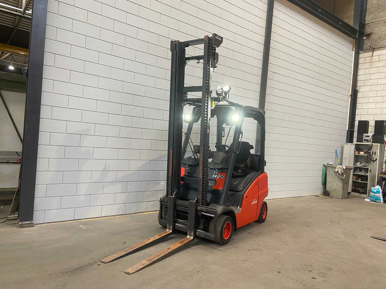 LINDE - 2013 - H20T - FORKLIFT TRUCK - SIDE-SHIFT - Gabelstapler: das Bild 2 LINDE - 2013 - H20T - FORKLIFT TRUCK - SIDE-SHIFT - Gabelstapler: das Bild 2