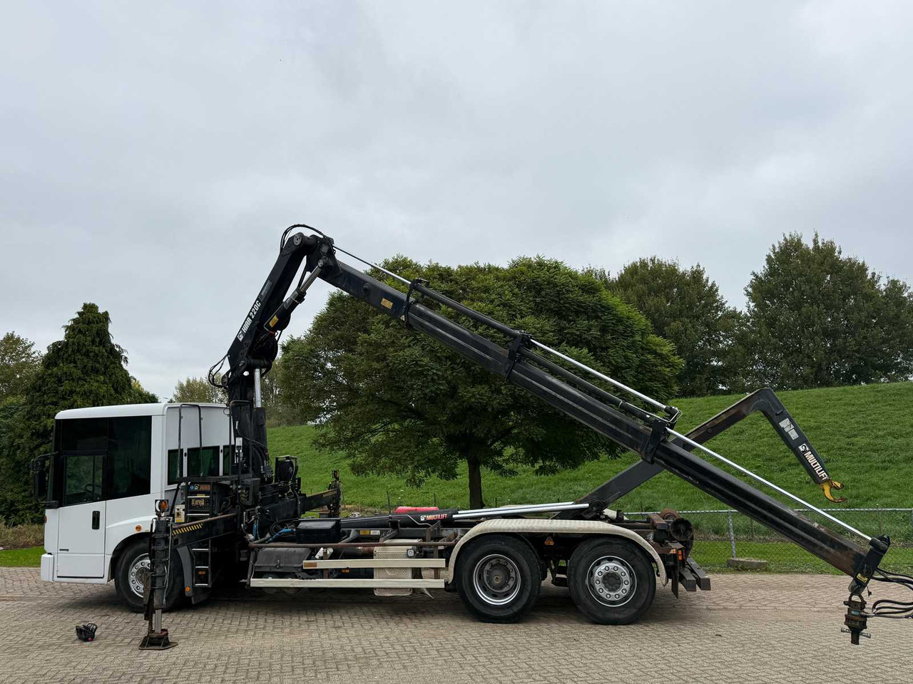 2007 MERCEDES-BENZ ECONIC CRANE TRUCK HIAB 220 - 6X2 - LKW: das Bild 4 2007 MERCEDES-BENZ ECONIC CRANE TRUCK HIAB 220 - 6X2 - LKW: das Bild 4