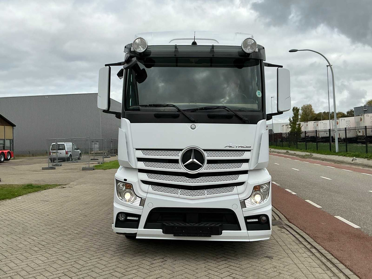 2013 MERCEDES-BENZ ACTROS 2542 CONDITIONED TRUCK - LKW: das Bild 2 2013 MERCEDES-BENZ ACTROS 2542 CONDITIONED TRUCK - LKW: das Bild 2