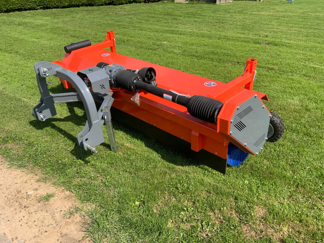 Loma Sweeper SWLT220 - Frontlader für Traktor: das Bild 4 Loma Sweeper SWLT220 - Frontlader für Traktor: das Bild 4