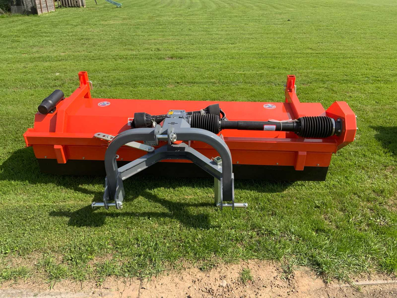 Loma Sweeper SWLT220 - Frontlader für Traktor: das Bild 5 Loma Sweeper SWLT220 - Frontlader für Traktor: das Bild 5