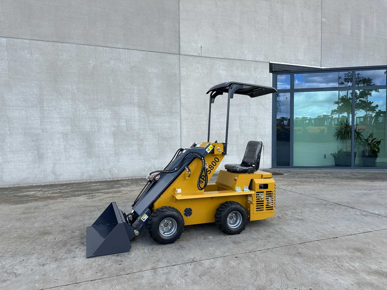 MACHPRO MP-S800 - Kompaktlader: das Bild 1 MACHPRO MP-S800 - Kompaktlader: das Bild 1
