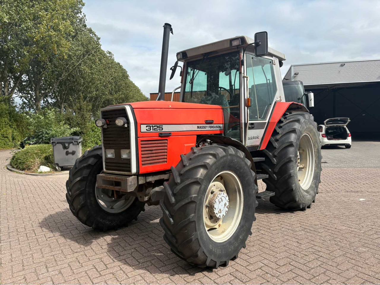Massey Ferguson 3125 - Traktor: das Bild 1 Massey Ferguson 3125 - Traktor: das Bild 1