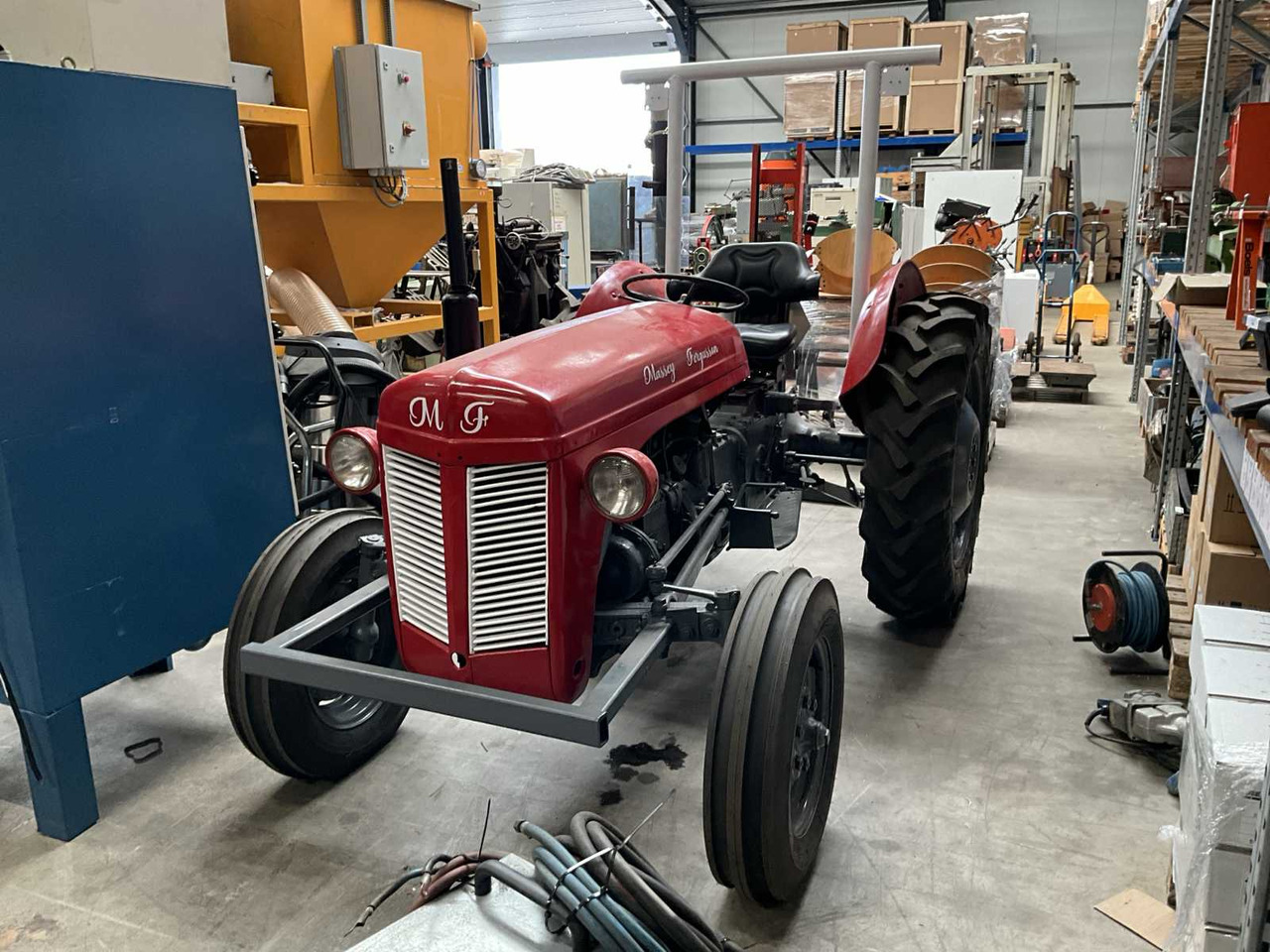 Massey Ferguson - Traktor: das Bild 1 Massey Ferguson - Traktor: das Bild 1