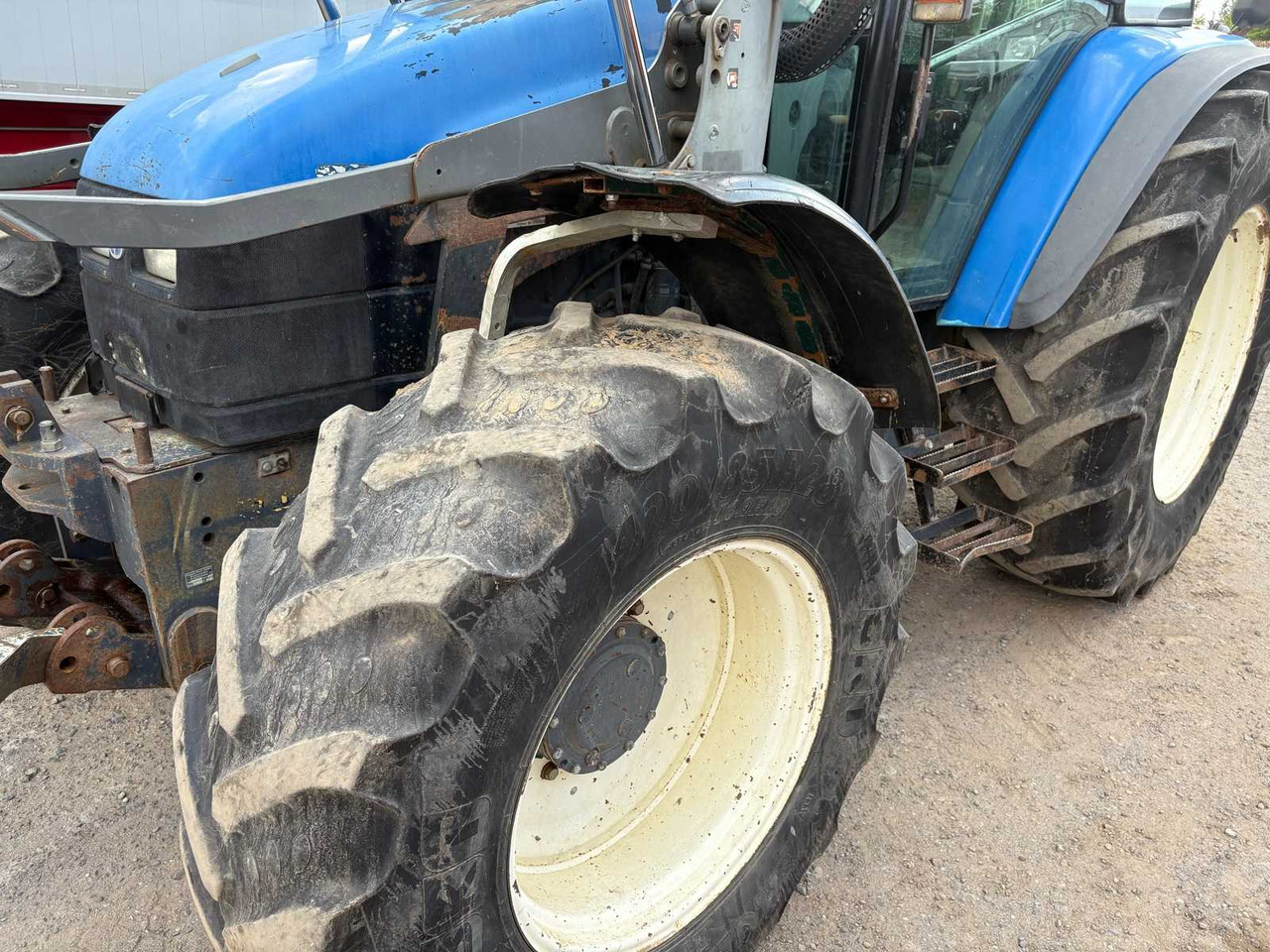New Holland TM115 mit Frontlader - Traktor: das Bild 4 New Holland TM115 mit Frontlader - Traktor: das Bild 4