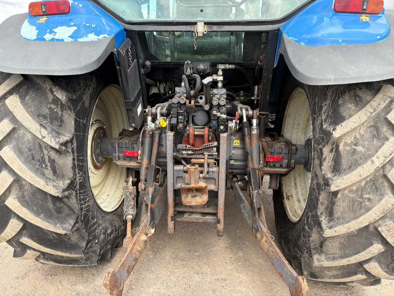 New Holland TM115 mit Frontlader - Traktor: das Bild 5 New Holland TM115 mit Frontlader - Traktor: das Bild 5