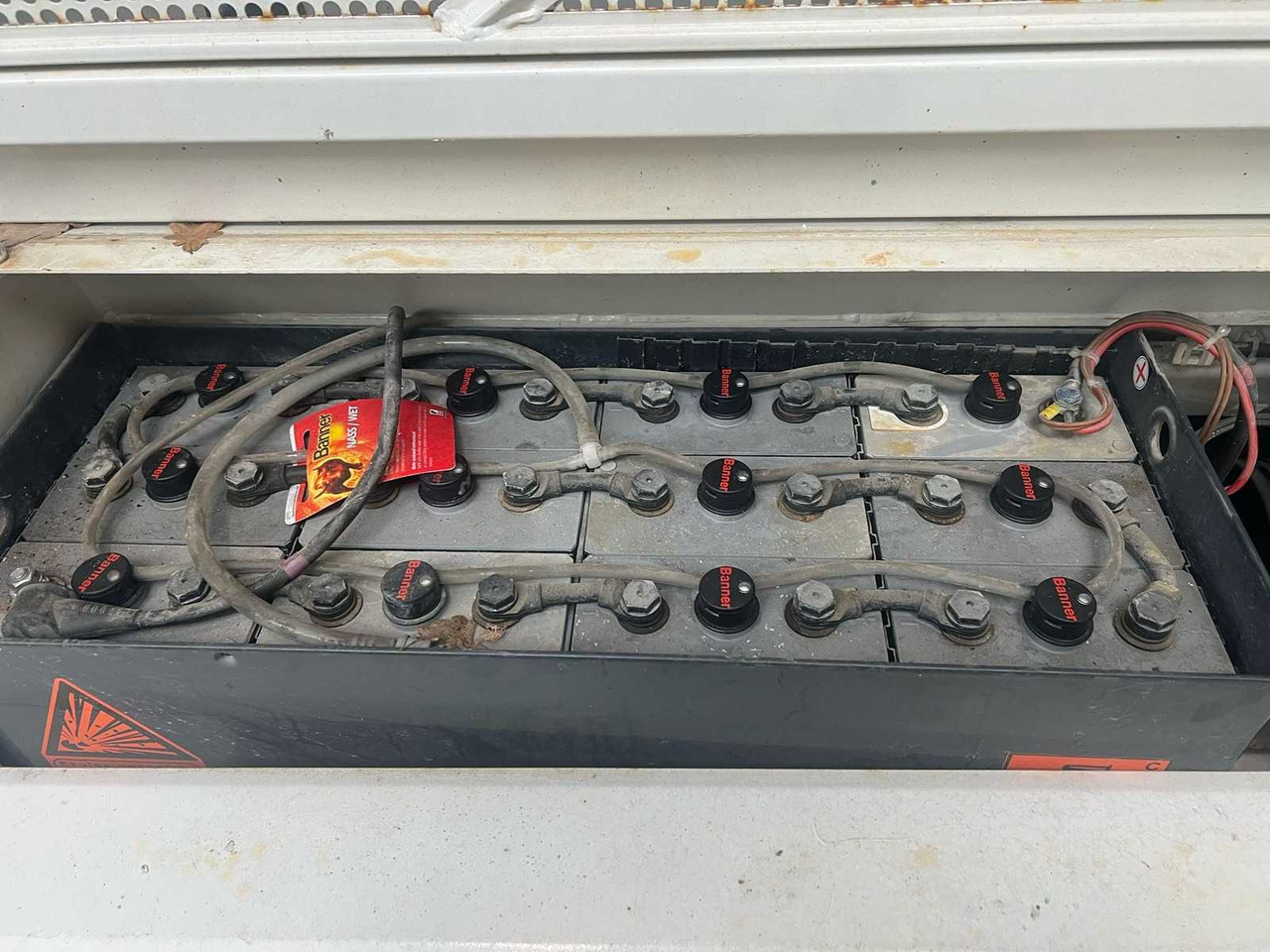 PB - 2014 - S151-12ES - AERIAL PLATFORM - SCISSOR LIFT WORKING HEIGHT 15,7M - Arbeitsbühne: das Bild 4 PB - 2014 - S151-12ES - AERIAL PLATFORM - SCISSOR LIFT WORKING HEIGHT 15,7M - Arbeitsbühne: das Bild 4