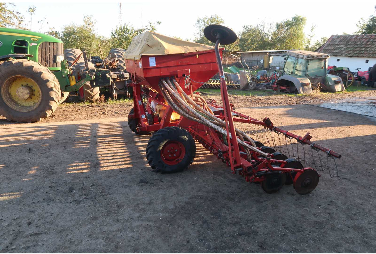 SPU 32 SPU 32 - Seeder - 2006 - 02B-DNL (163) - Einzelkornsämaschine: das Bild 3 SPU 32 SPU 32 - Seeder - 2006 - 02B-DNL (163) - Einzelkornsämaschine: das Bild 3