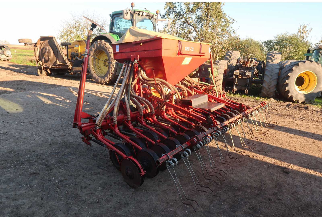 SPU 32 SPU 32 - Seeder - 2006 - 02B-DNL (163) - Einzelkornsämaschine: das Bild 2 SPU 32 SPU 32 - Seeder - 2006 - 02B-DNL (163) - Einzelkornsämaschine: das Bild 2