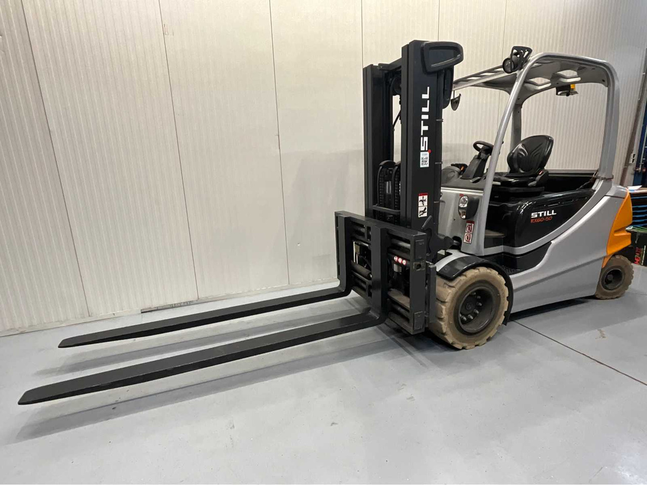 STILL 5000KG- RX60-50 - FORKLIFT TRIPLEX - FORK POSITIONER - SIDESHIFT - FREELIFT - BATTERY 2015 WITH ONLY 1121 HOURS - Gabelstapler: das Bild 1 STILL 5000KG- RX60-50 - FORKLIFT TRIPLEX - FORK POSITIONER - SIDESHIFT - FREELIFT - BATTERY 2015 WITH ONLY 1121 HOURS - Gabelstapler: das Bild 1