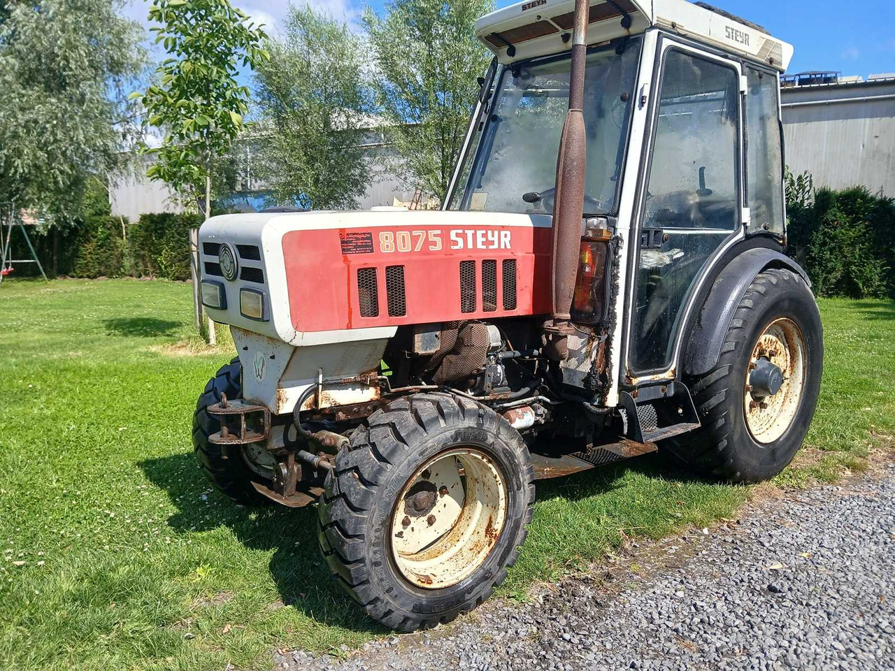Steyr 8075 - Kleintraktor: das Bild 1 Steyr 8075 - Kleintraktor: das Bild 1