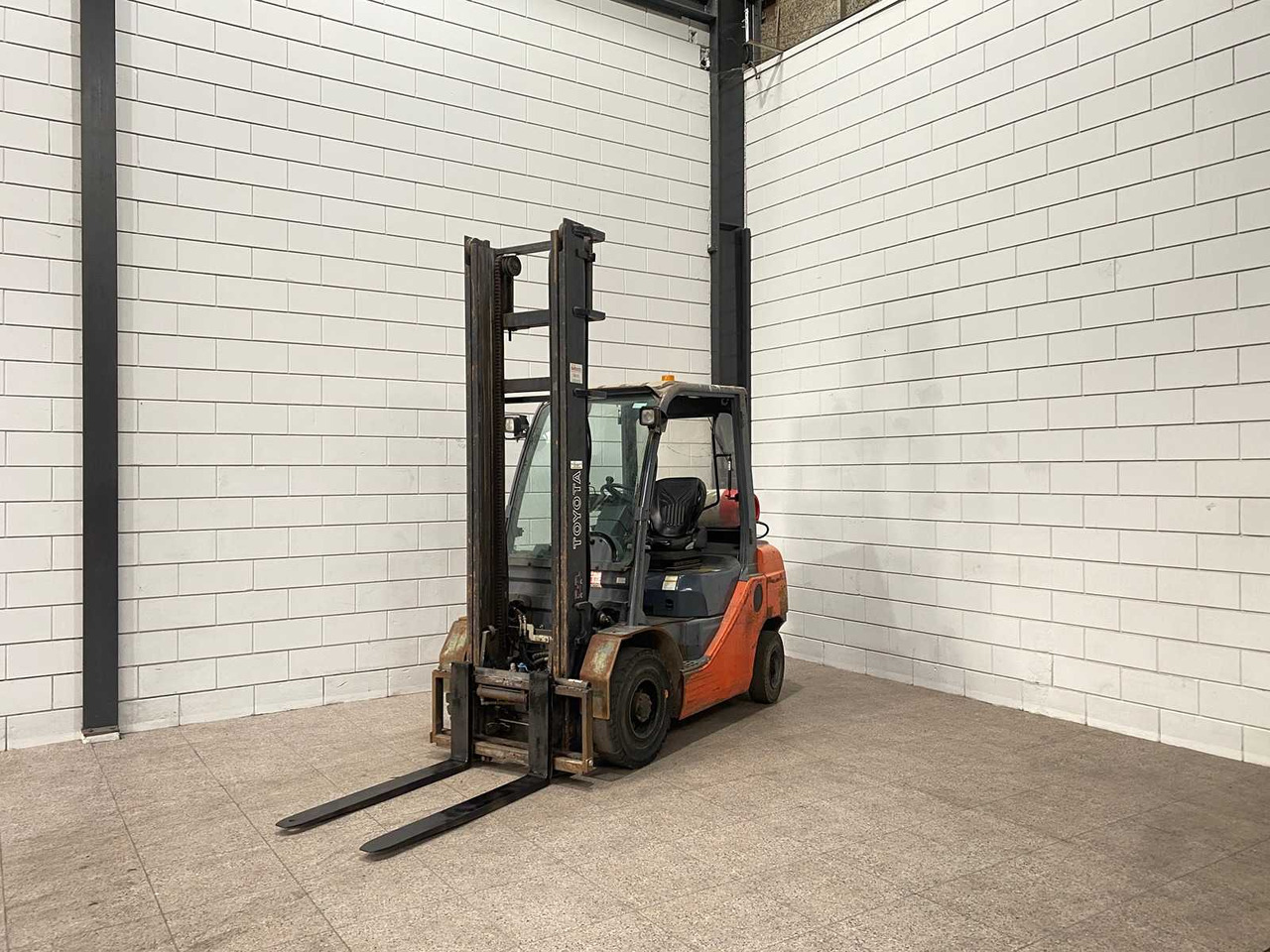 TOYOTA - 02-8FGF25 - FORKLIFT - SIDE-SHIFT - Gabelstapler: das Bild 1 TOYOTA - 02-8FGF25 - FORKLIFT - SIDE-SHIFT - Gabelstapler: das Bild 1