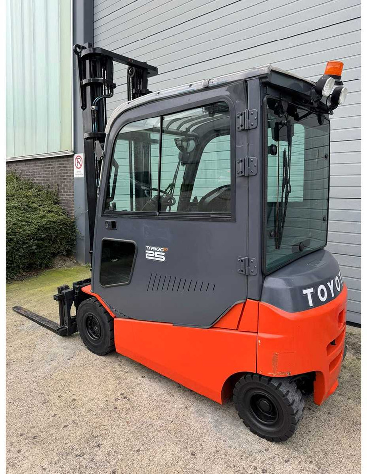 TOYOTA - 2013 - 8-FBMT-25 - FORK POSITIONER, SIDE-SHIFT - FORKLIFT - Gabelstapler: das Bild 3 TOYOTA - 2013 - 8-FBMT-25 - FORK POSITIONER, SIDE-SHIFT - FORKLIFT - Gabelstapler: das Bild 3