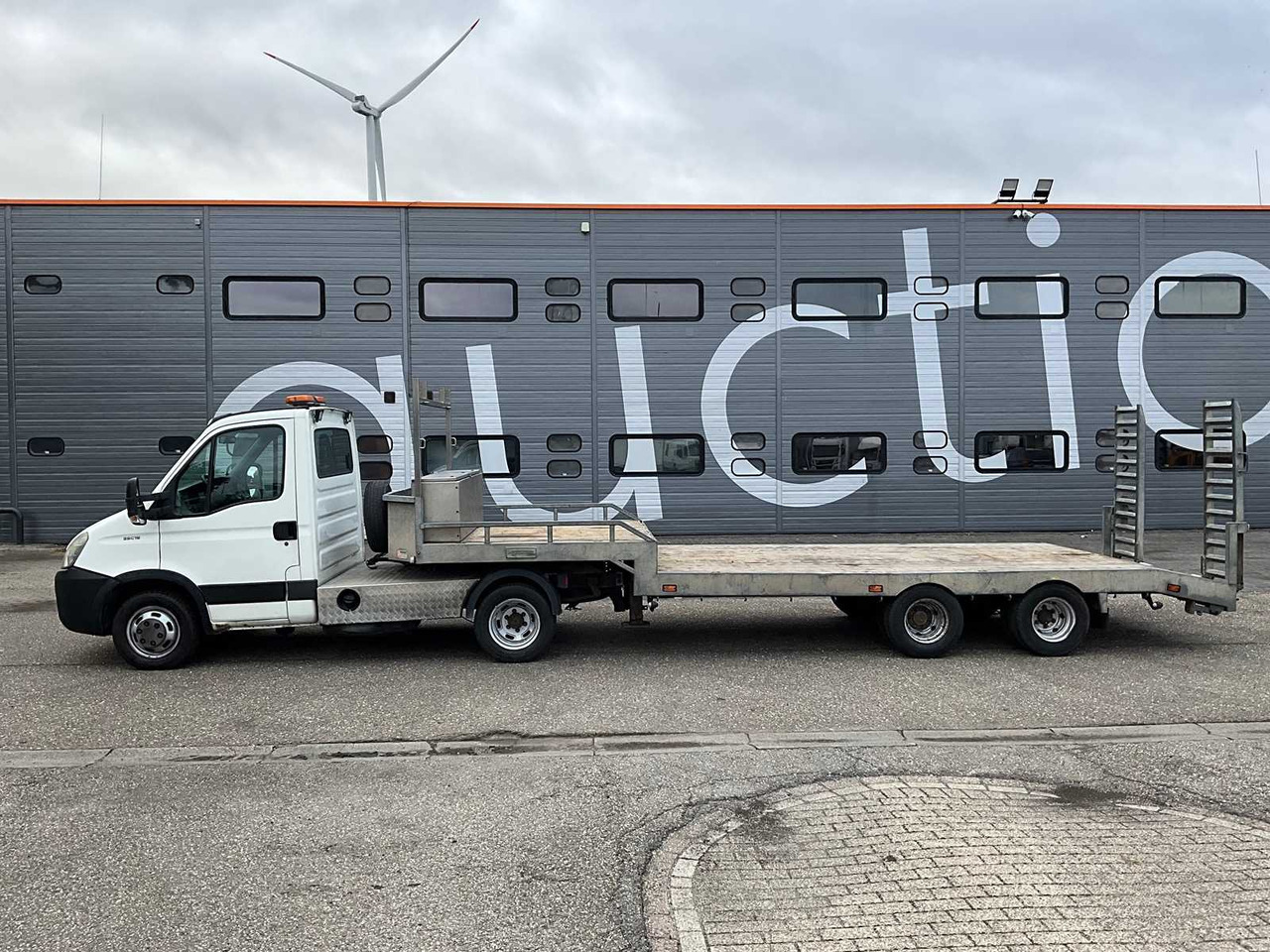 2006 IVECO DAILY 35C18 WITH VELDHUIZEN SEMI-TRAILER BE COMBINATION - Transporter: das Bild 2 2006 IVECO DAILY 35C18 WITH VELDHUIZEN SEMI-TRAILER BE COMBINATION - Transporter: das Bild 2