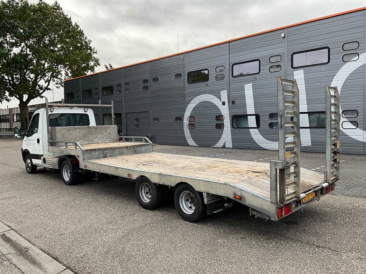 2006 IVECO DAILY 35C18 WITH VELDHUIZEN SEMI-TRAILER BE COMBINATION - Transporter: das Bild 3 2006 IVECO DAILY 35C18 WITH VELDHUIZEN SEMI-TRAILER BE COMBINATION - Transporter: das Bild 3