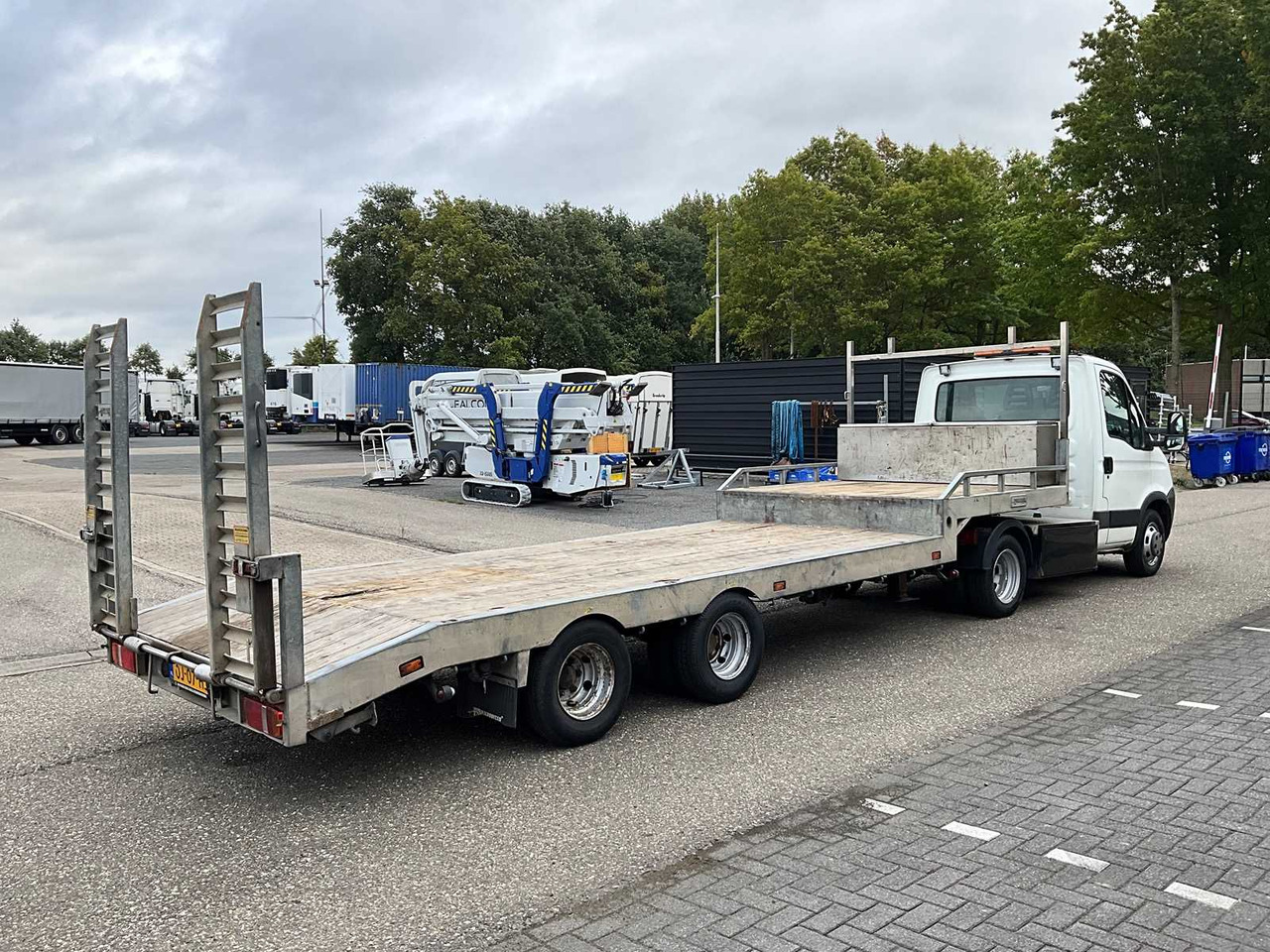 2006 IVECO DAILY 35C18 WITH VELDHUIZEN SEMI-TRAILER BE COMBINATION - Transporter: das Bild 5 2006 IVECO DAILY 35C18 WITH VELDHUIZEN SEMI-TRAILER BE COMBINATION - Transporter: das Bild 5