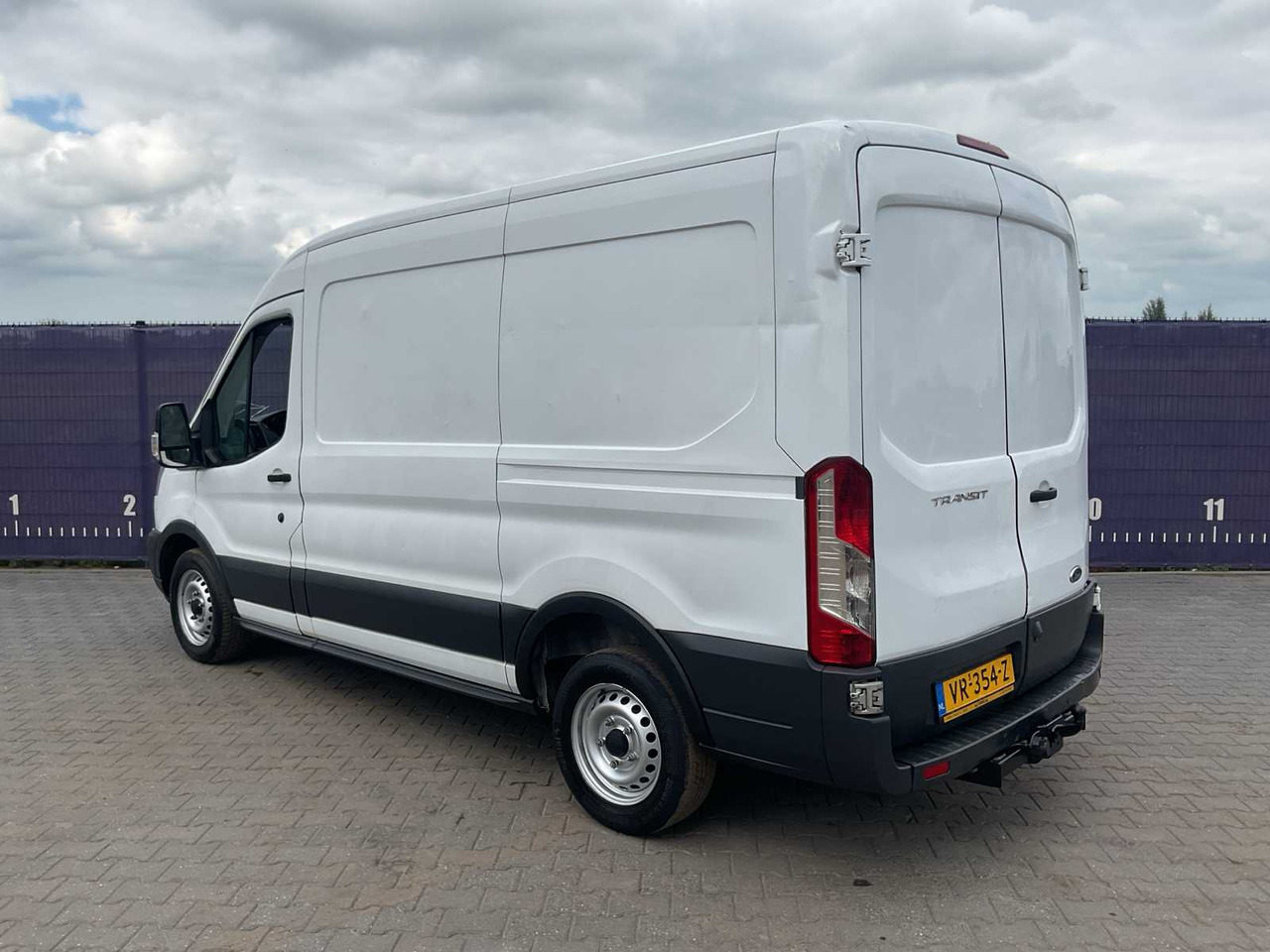 2015 - FORD - TRANSIT - 350 2.2 TDCI L2H2 TR - COMMERCIAL VEHICLE - Transporter: das Bild 4 2015 - FORD - TRANSIT - 350 2.2 TDCI L2H2 TR - COMMERCIAL VEHICLE - Transporter: das Bild 4