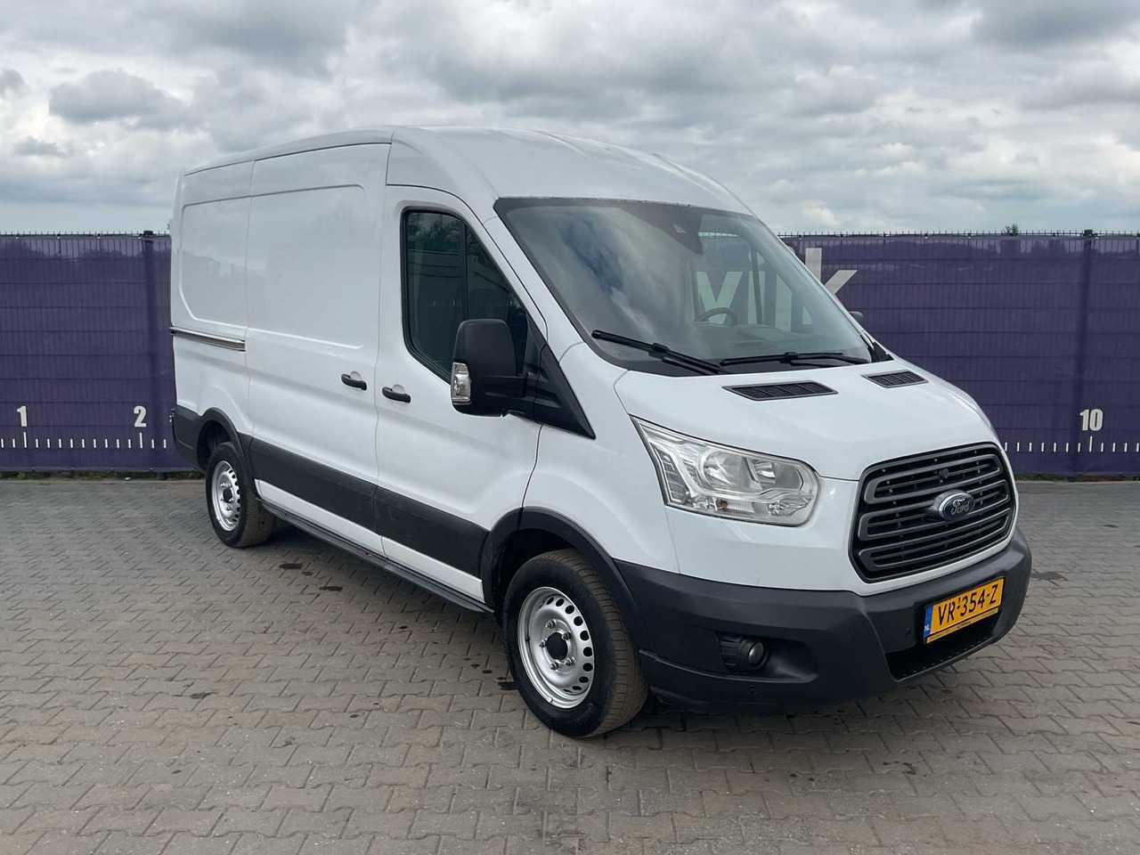 2015 - FORD - TRANSIT - 350 2.2 TDCI L2H2 TR - COMMERCIAL VEHICLE - Transporter: das Bild 2 2015 - FORD - TRANSIT - 350 2.2 TDCI L2H2 TR - COMMERCIAL VEHICLE - Transporter: das Bild 2