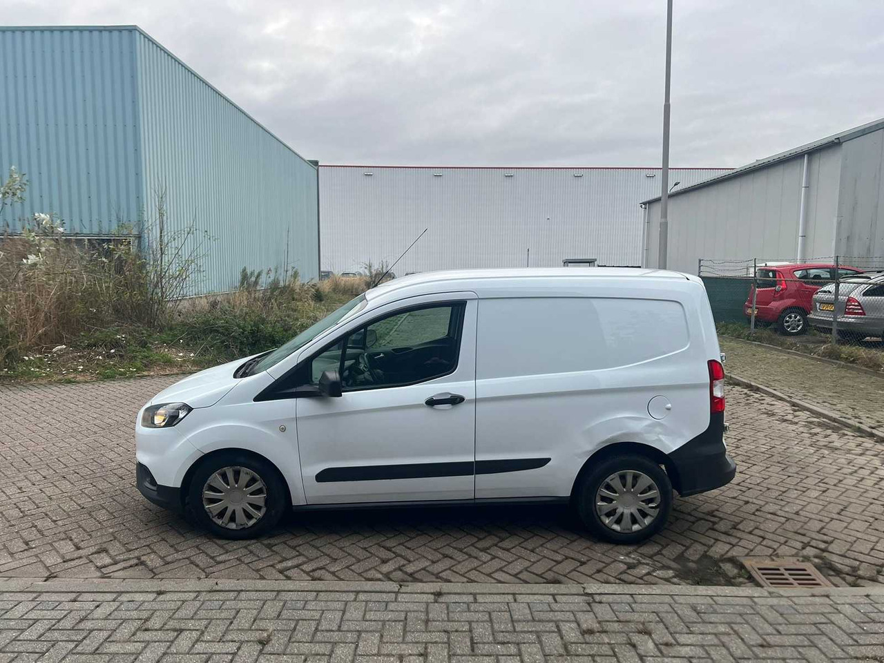 FORD - 1.5 TDCI AMBIENTE START&STOP - TRANSIT COURIER, VSR-08-G - Transporter: das Bild 3 FORD - 1.5 TDCI AMBIENTE START&STOP - TRANSIT COURIER, VSR-08-G - Transporter: das Bild 3