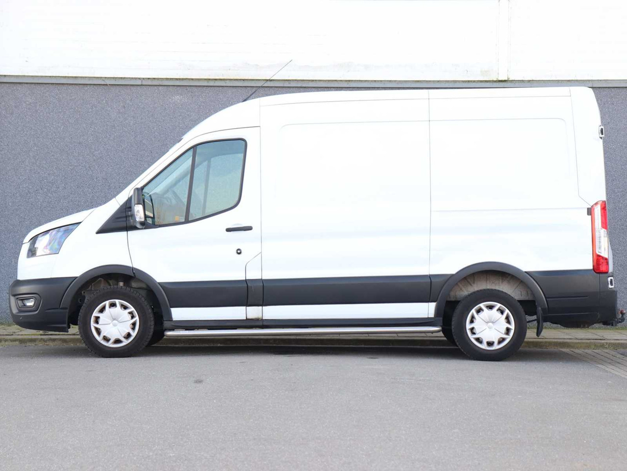 FORD TRANSIT 290 2.0 TDCI L2H2 TREND VAN | VRF-27-T - Transporter: das Bild 4 FORD TRANSIT 290 2.0 TDCI L2H2 TREND VAN | VRF-27-T - Transporter: das Bild 4