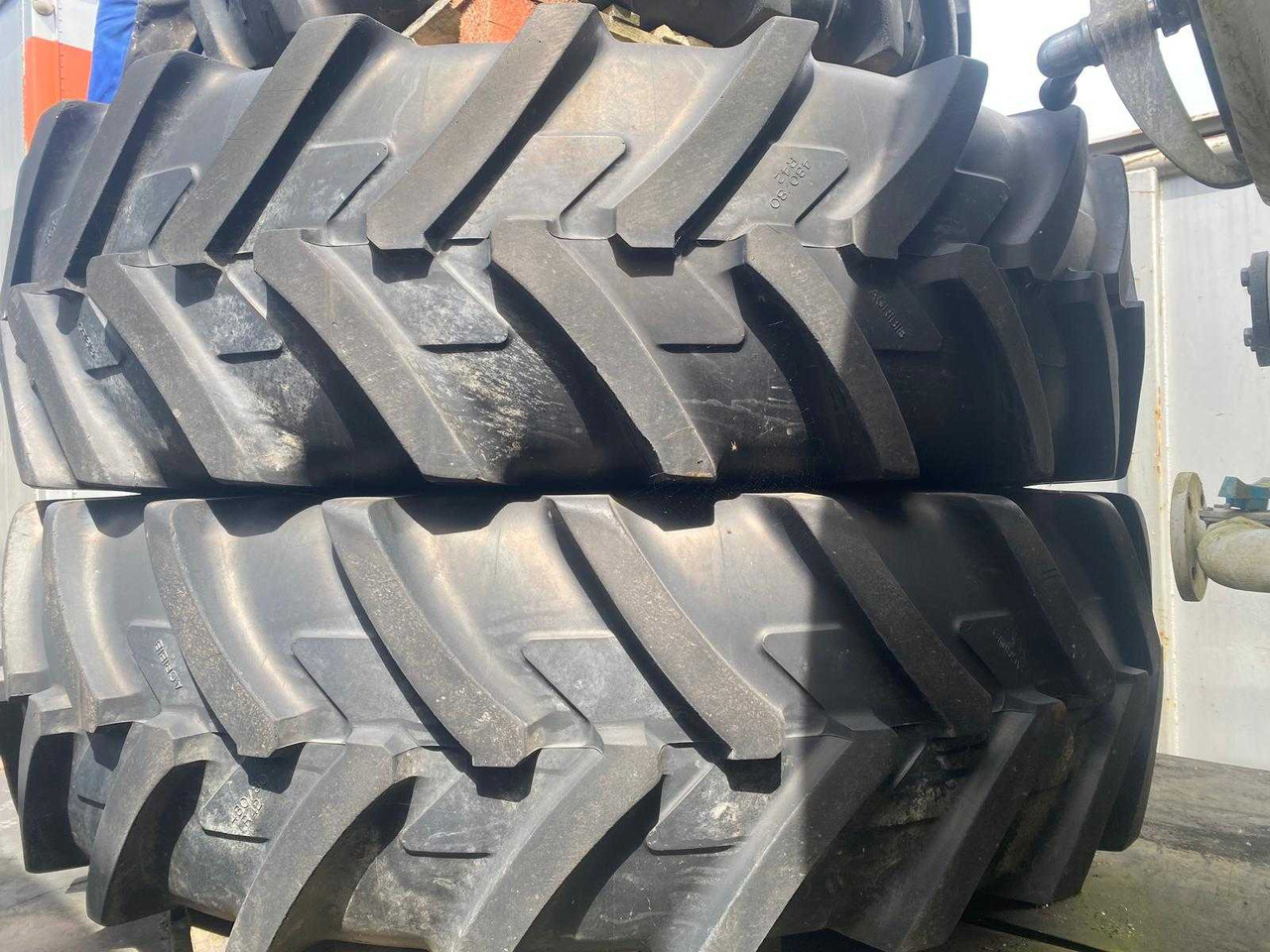Tyres, wheels and rims - Felgen und Reifen für Traktor: das Bild 2 Tyres, wheels and rims - Felgen und Reifen für Traktor: das Bild 2