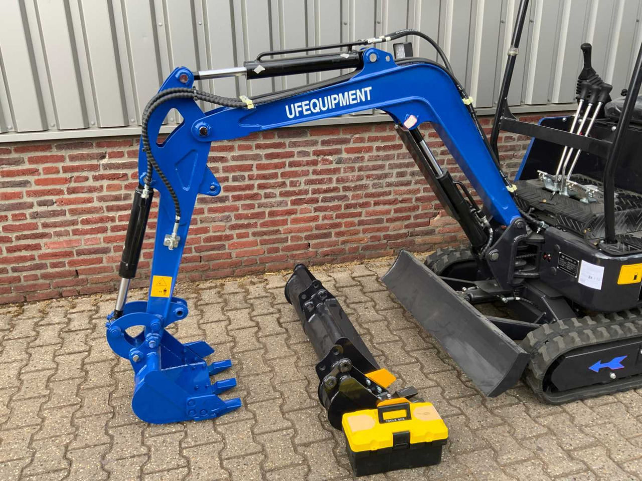 UF Equipment NM-E15 - Minibagger: das Bild 4 UF Equipment NM-E15 - Minibagger: das Bild 4
