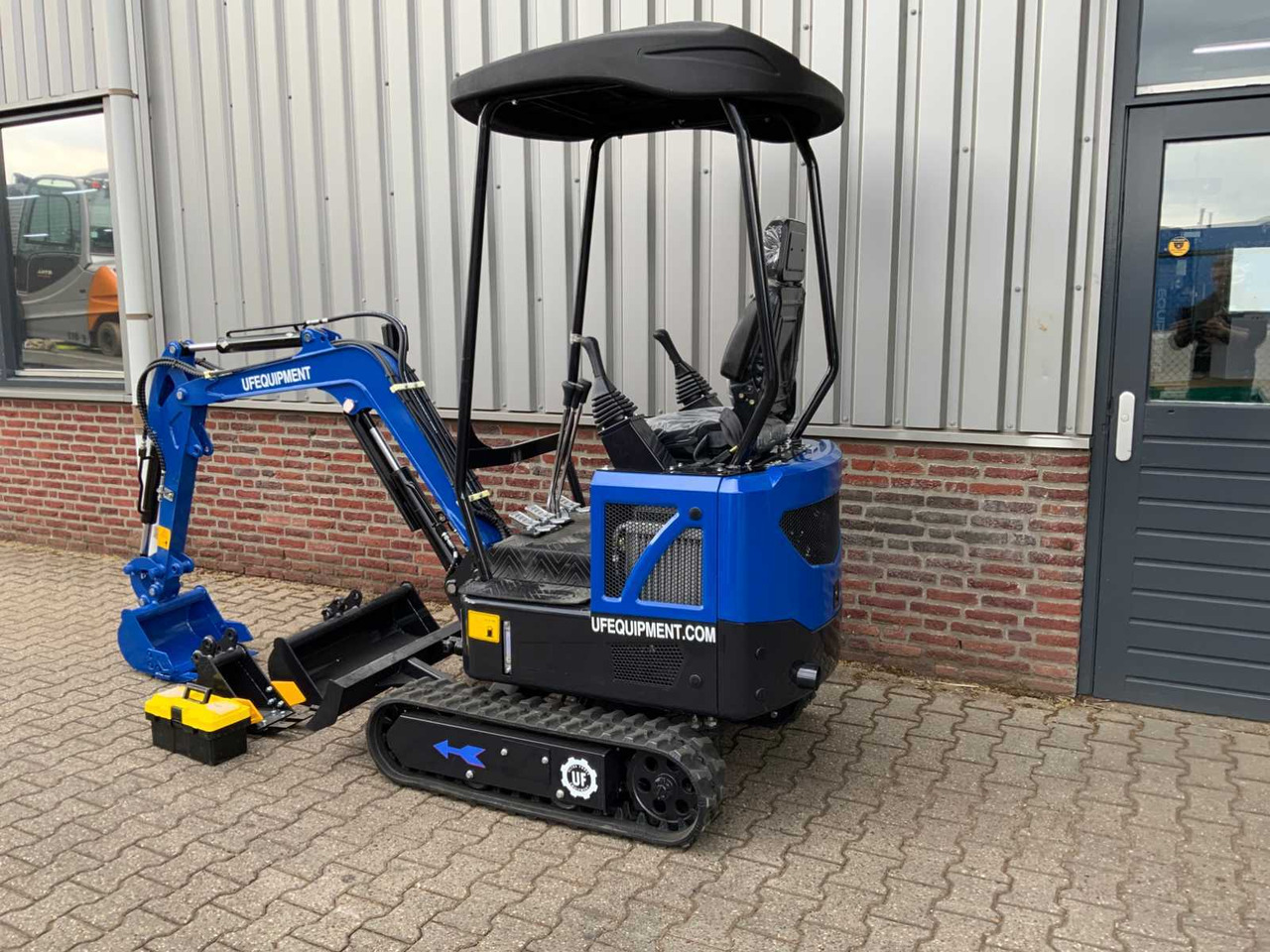 UF Equipment NM-E15 - Minibagger: das Bild 3 UF Equipment NM-E15 - Minibagger: das Bild 3
